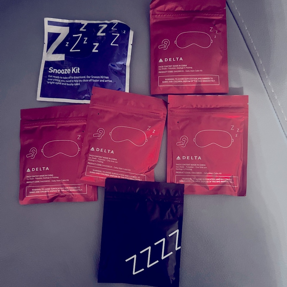 TRAVEL SLEEP PACKS- NIP- SET OF 6- SLEEP MASK/ EARPLUGS